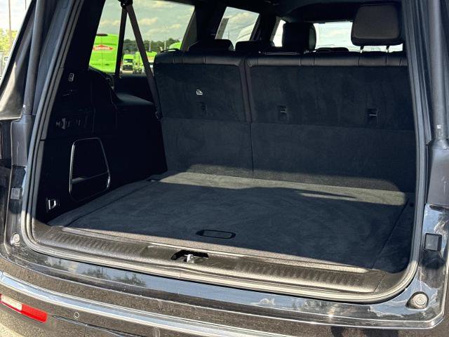 Used 2023 Jeep Wagoneer L Series II AWD/4WD image 12