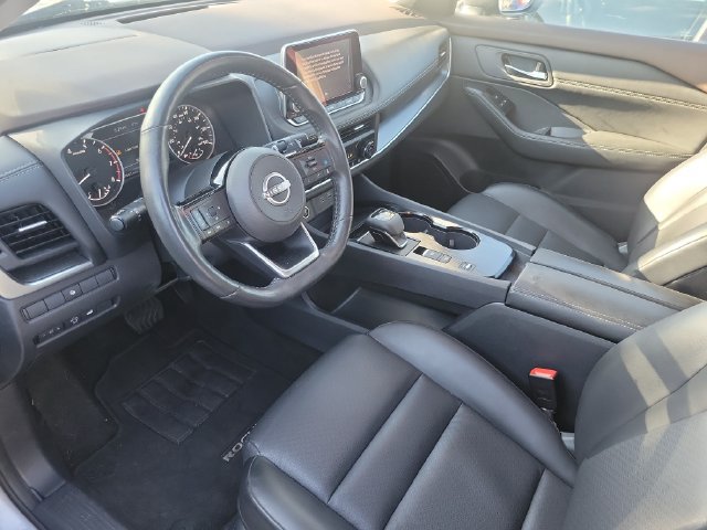 Used 2023 Nissan Rogue SV w/ SV Premium B Package FWD image 17