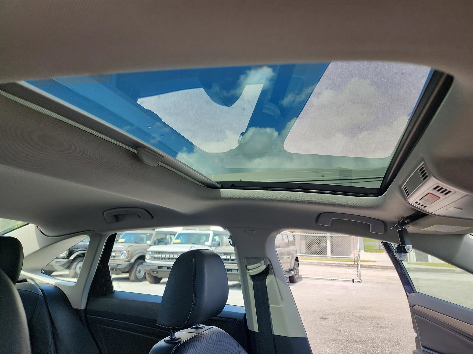 Used 2020 Volkswagen Jetta SEL Premium image 31