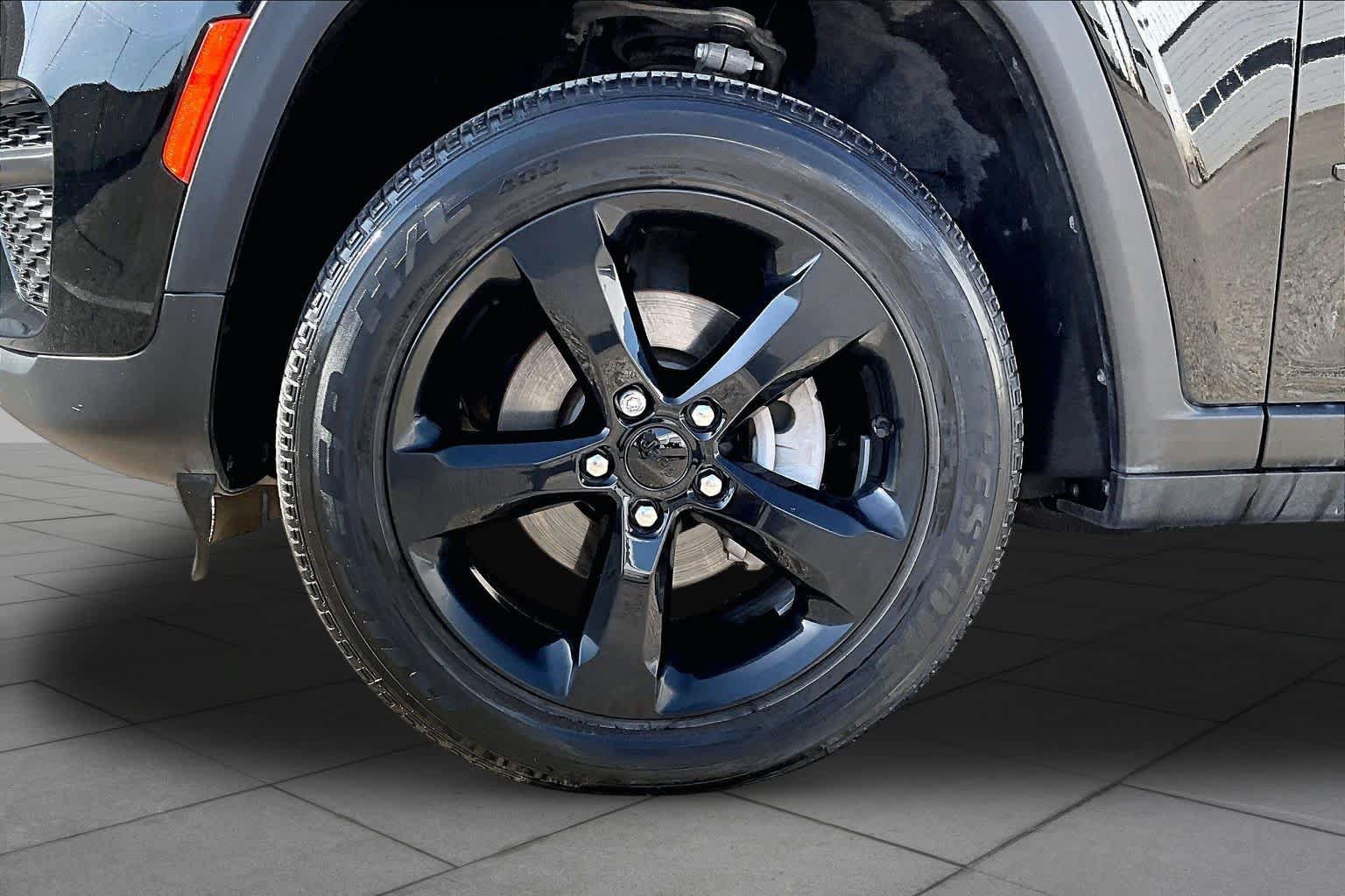 Used 2024 Jeep Grand Cherokee Altitude AWD/4WD image 13
