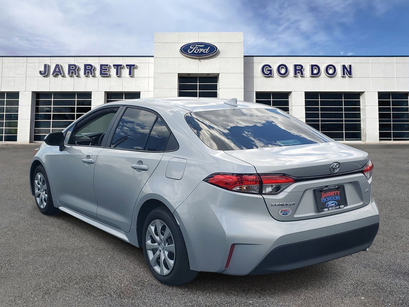 Used 2025 Toyota Corolla LE FWD image 3