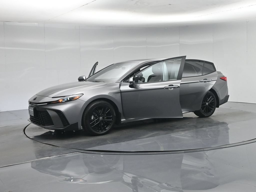 Used 2025 Toyota Camry SE FWD image 6