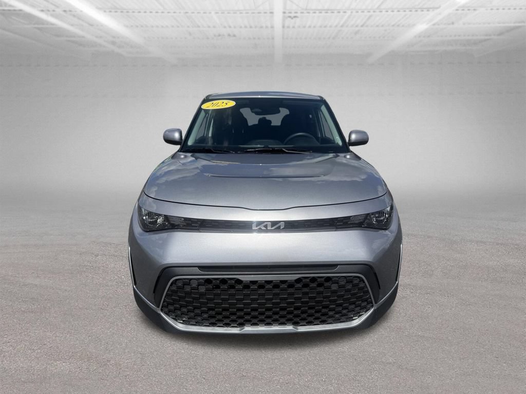 Used 2025 Kia Soul LX w/ LX Technology Package FWD image 11