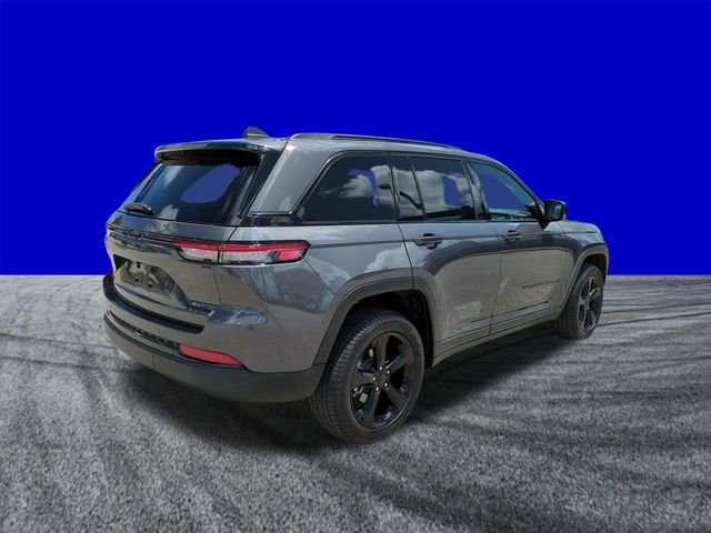 Used 2025 Jeep Grand Cherokee Limited w/ Black Appearance Package AWD/4WD image 4
