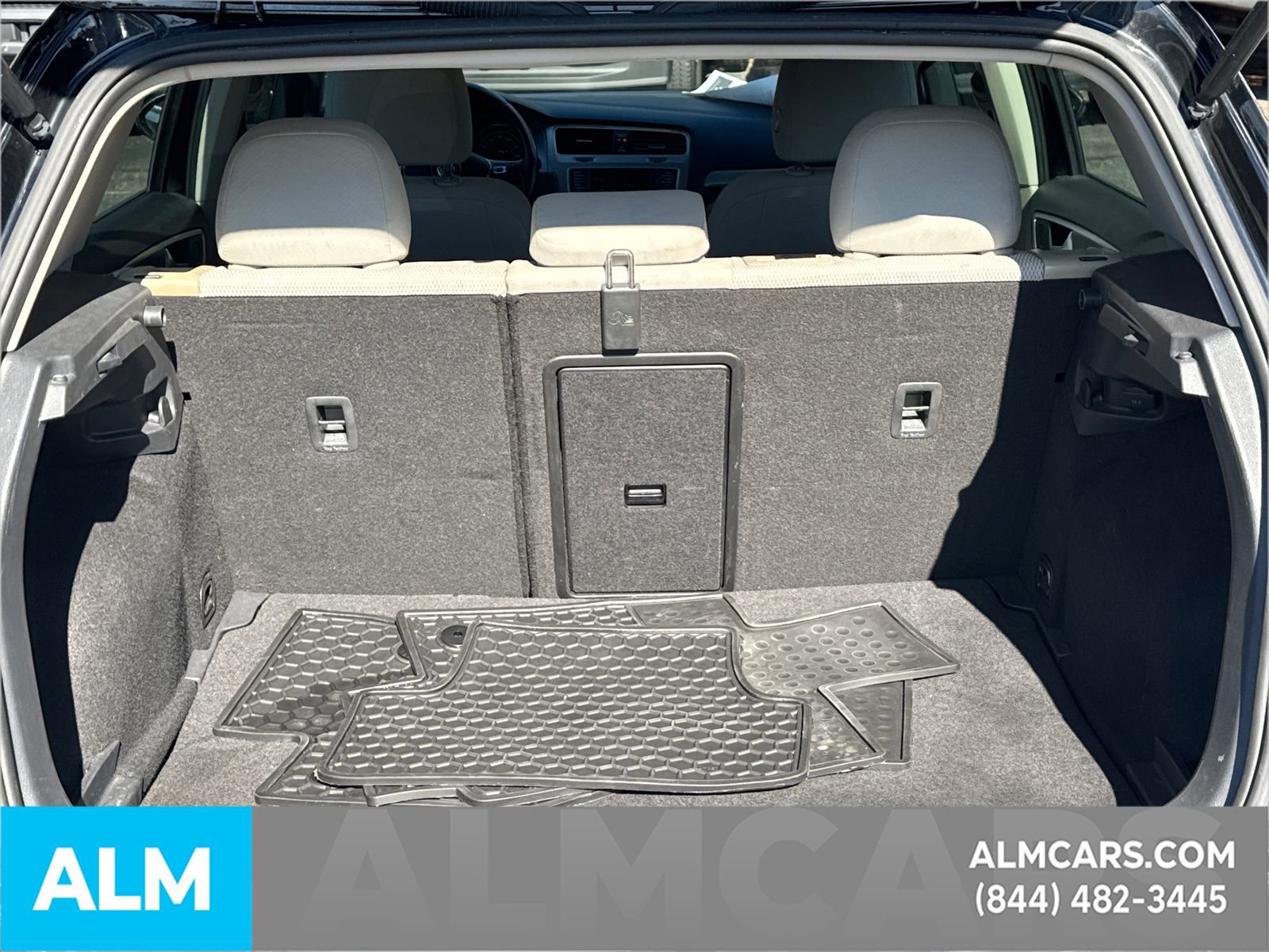 Used 2017 Volkswagen Golf SE image 22