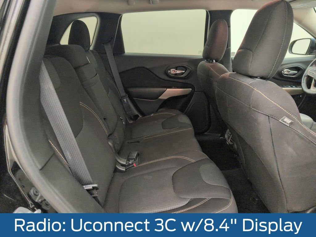 Used 2017 Jeep Cherokee Latitude w/ Safety/Convenience Group FWD image 16