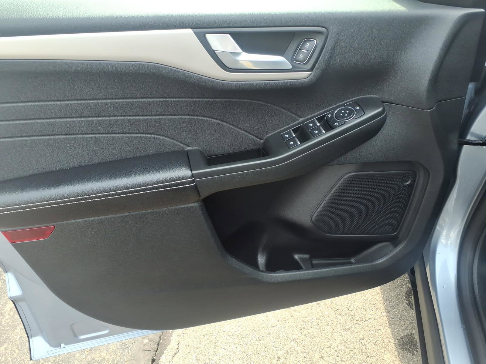 Certified 2022 Ford Escape SEL AWD/4WD image 11
