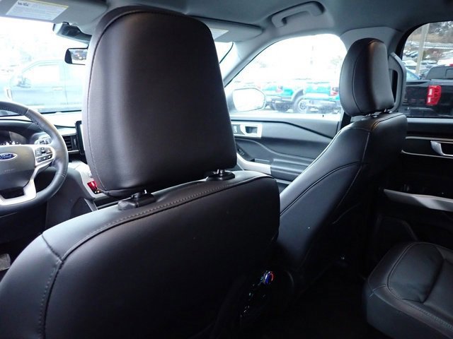 Certified 2022 Ford Explorer XLT w/ Equipment Group 202A image 17