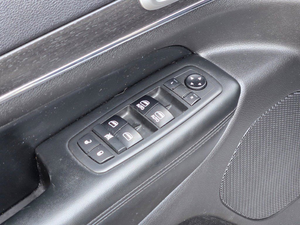 Used 2018 Jeep Grand Cherokee Limited image 20