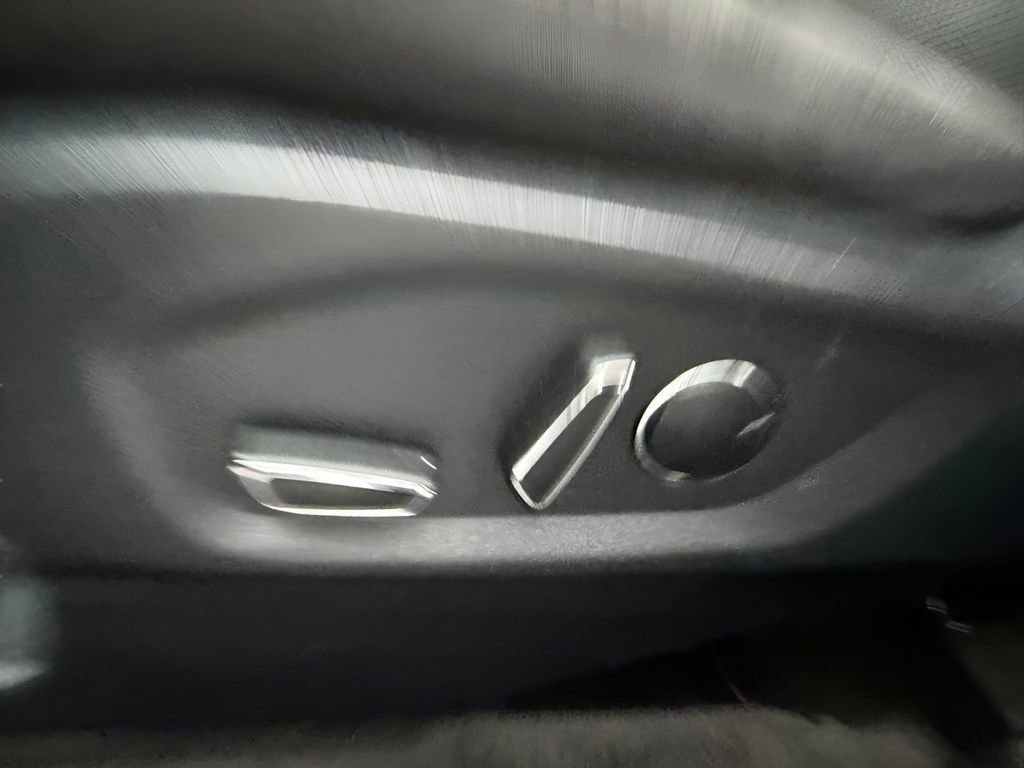 Certified 2018 Ford Explorer XLT image 21