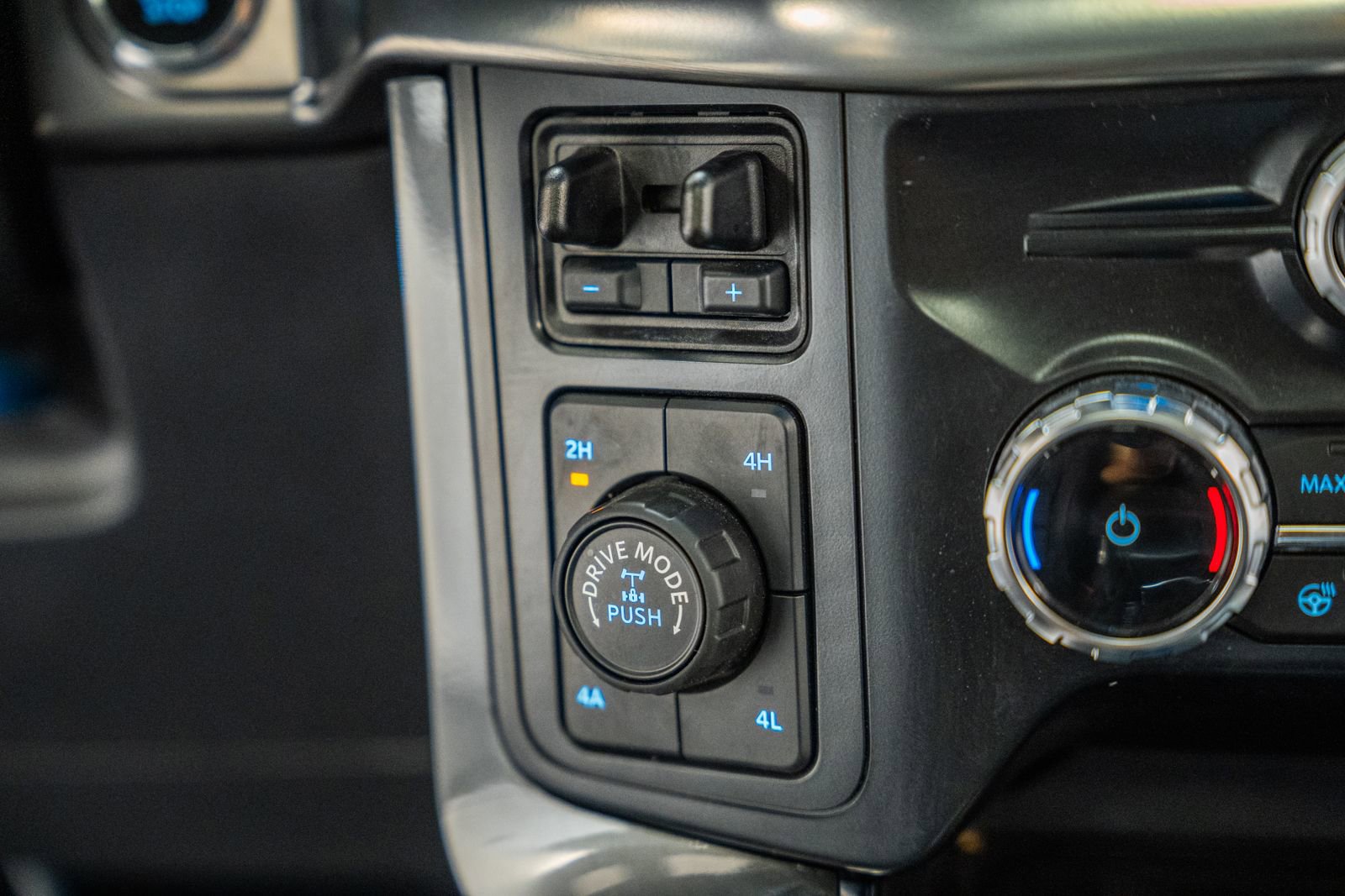 Certified 2023 Ford F150 Lariat w/ Equipment Group 502A High image 34