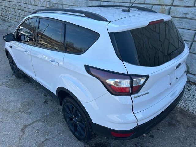 Certified 2018 Ford Escape SE w/ SE Sport Appearance Package image 4