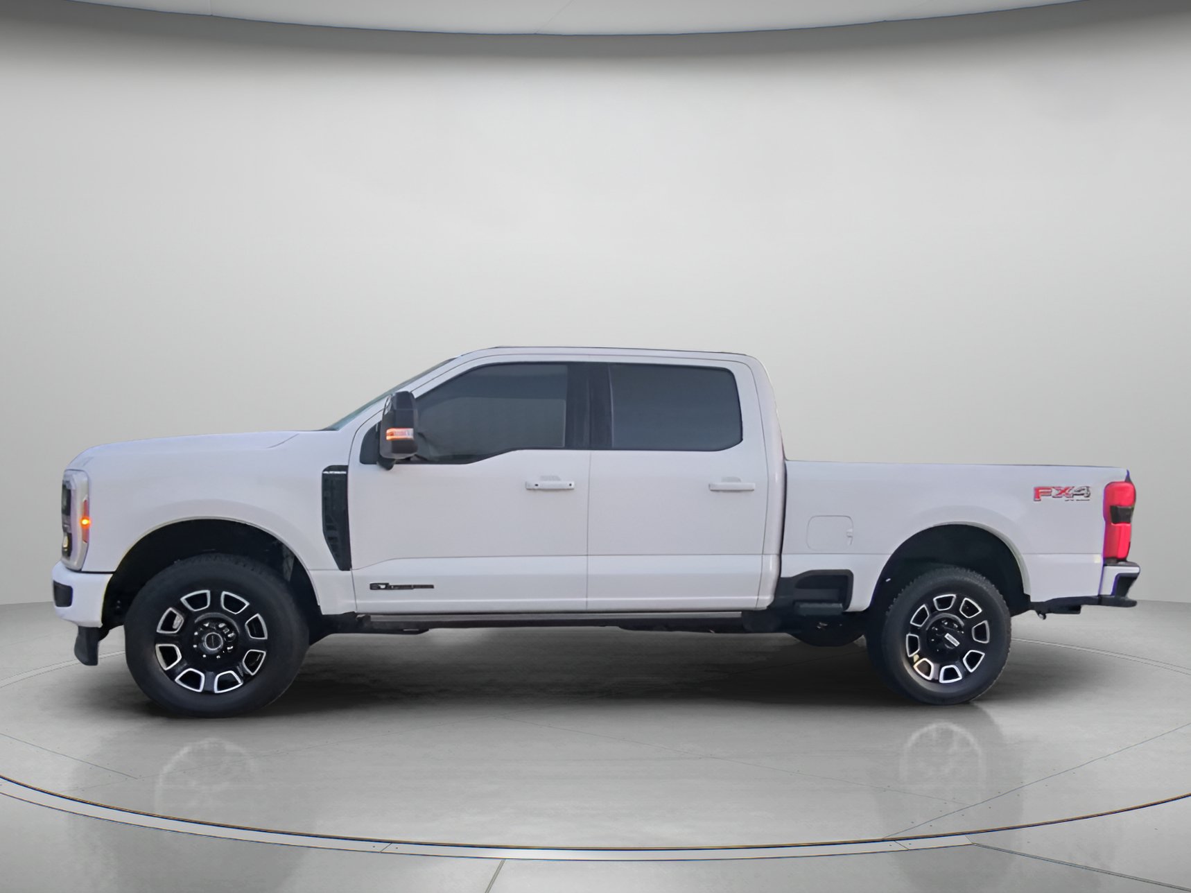 Certified 2025 Ford F250 Platinum w/ FX4 Off-Road Package AWD/4WD image 13