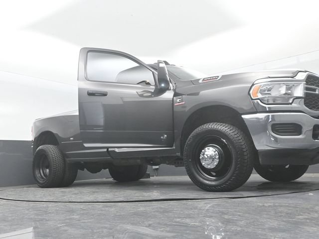 Used 2024 RAM 3500 Tradesman w/ Chrome Appearance Group AWD/4WD image 31