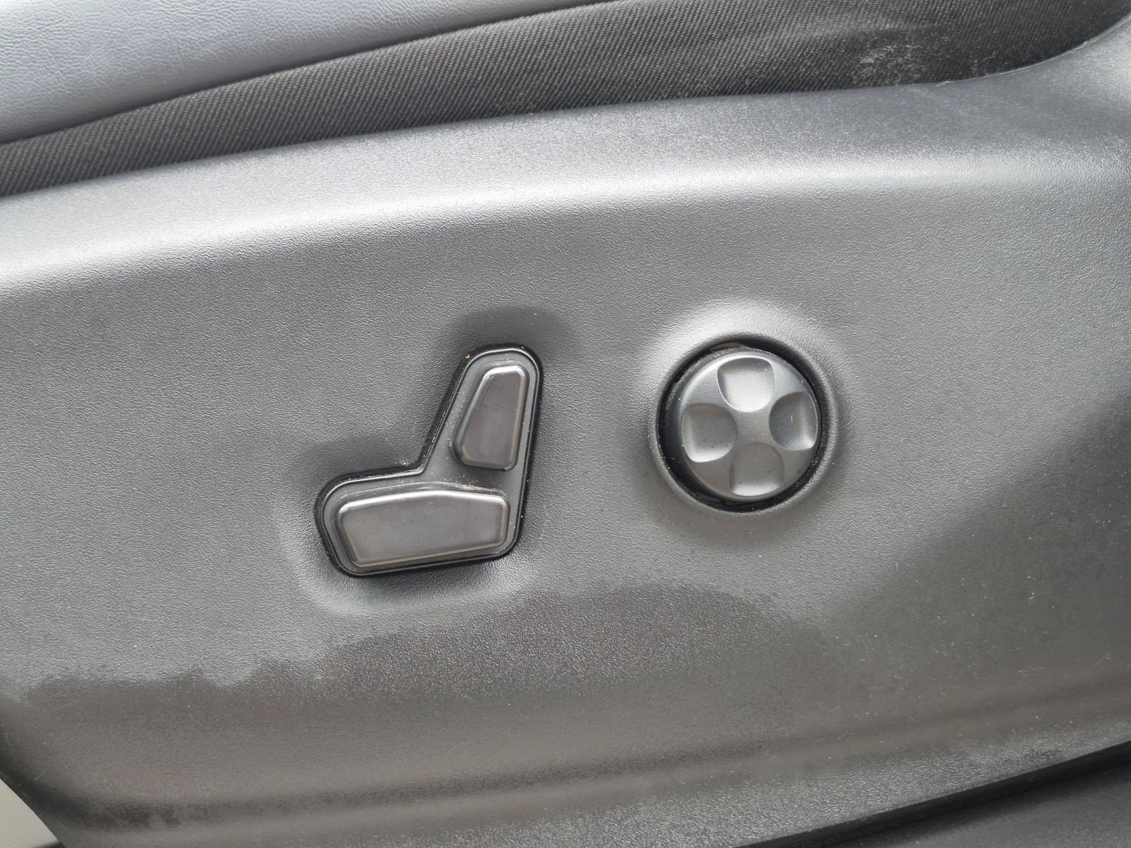 Used 2023 Chrysler Pacifica Touring-L FWD image 13