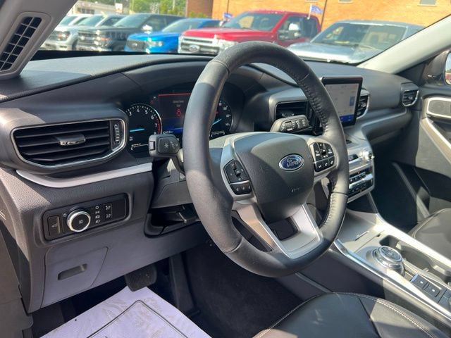 Certified 2023 Ford Explorer XLT w/ Equipment Group 202A AWD/4WD image 7