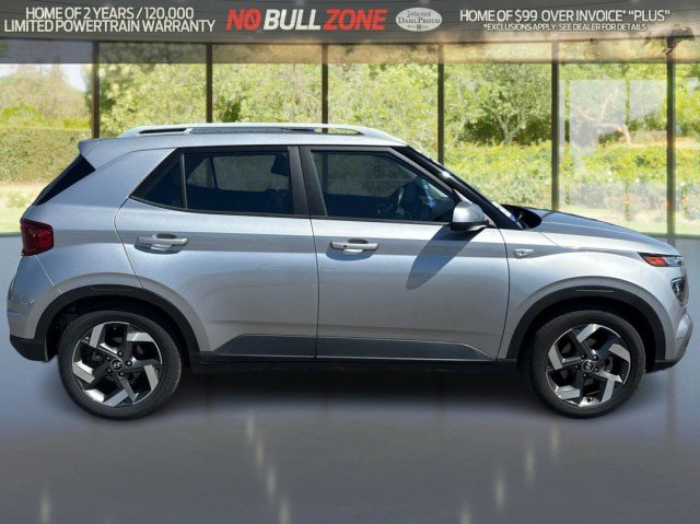 Used 2025 Hyundai Venue SEL FWD image 6