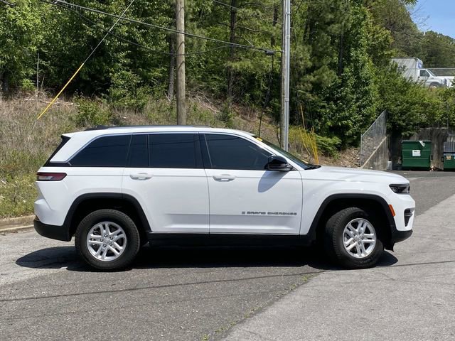 Used 2023 Jeep Grand Cherokee Laredo AWD/4WD image 33