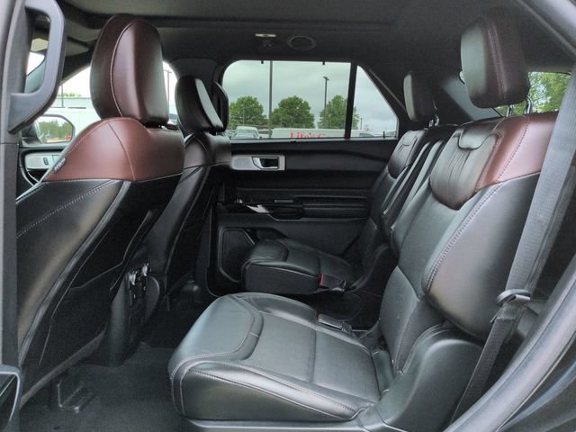 Certified 2023 Ford Explorer Platinum w/ Technology Package AWD/4WD image 17
