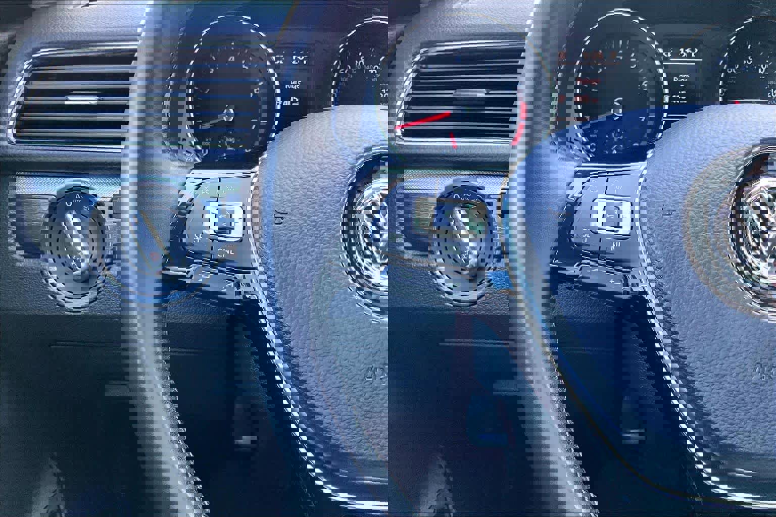 Used 2018 Volkswagen Passat 2.0T SE image 24