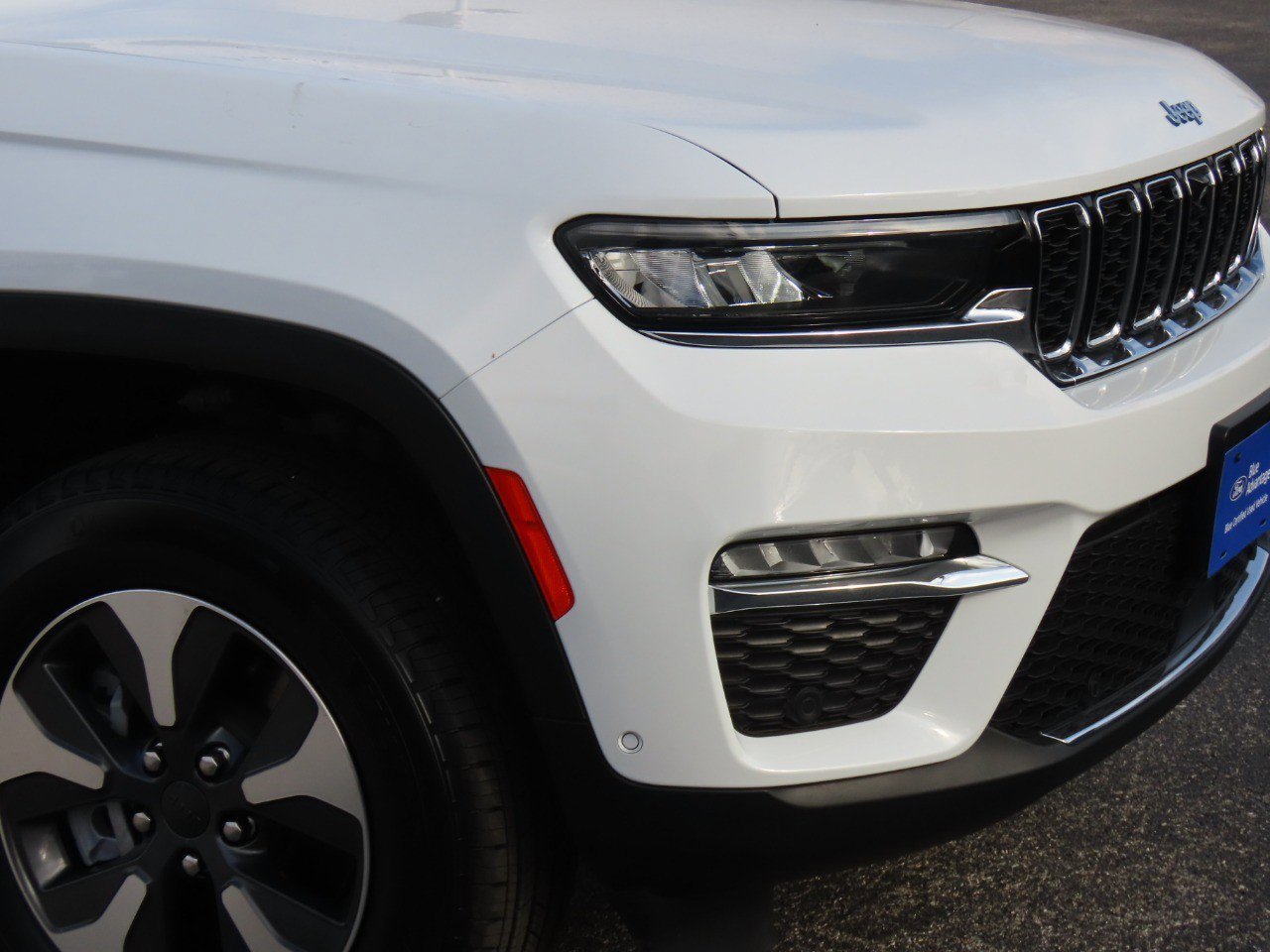 Used 2022 Jeep Grand Cherokee Limited 4xe w/ Luxury Tech Group II image 5