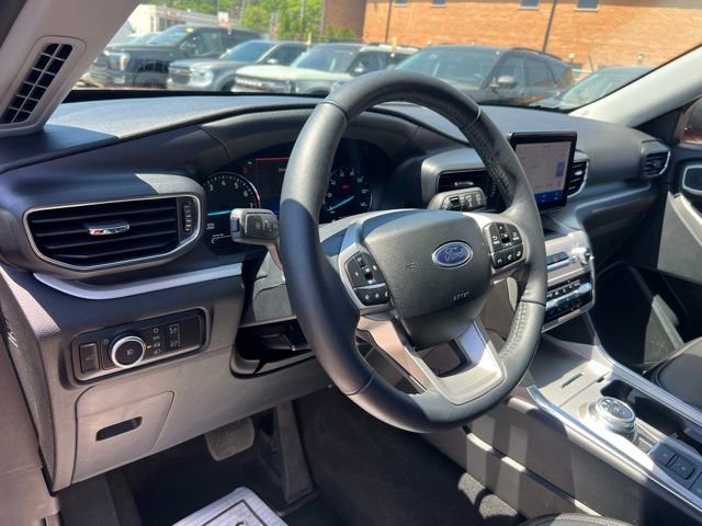 Certified 2023 Ford Explorer XLT w/ Equipment Group 202A AWD/4WD image 7