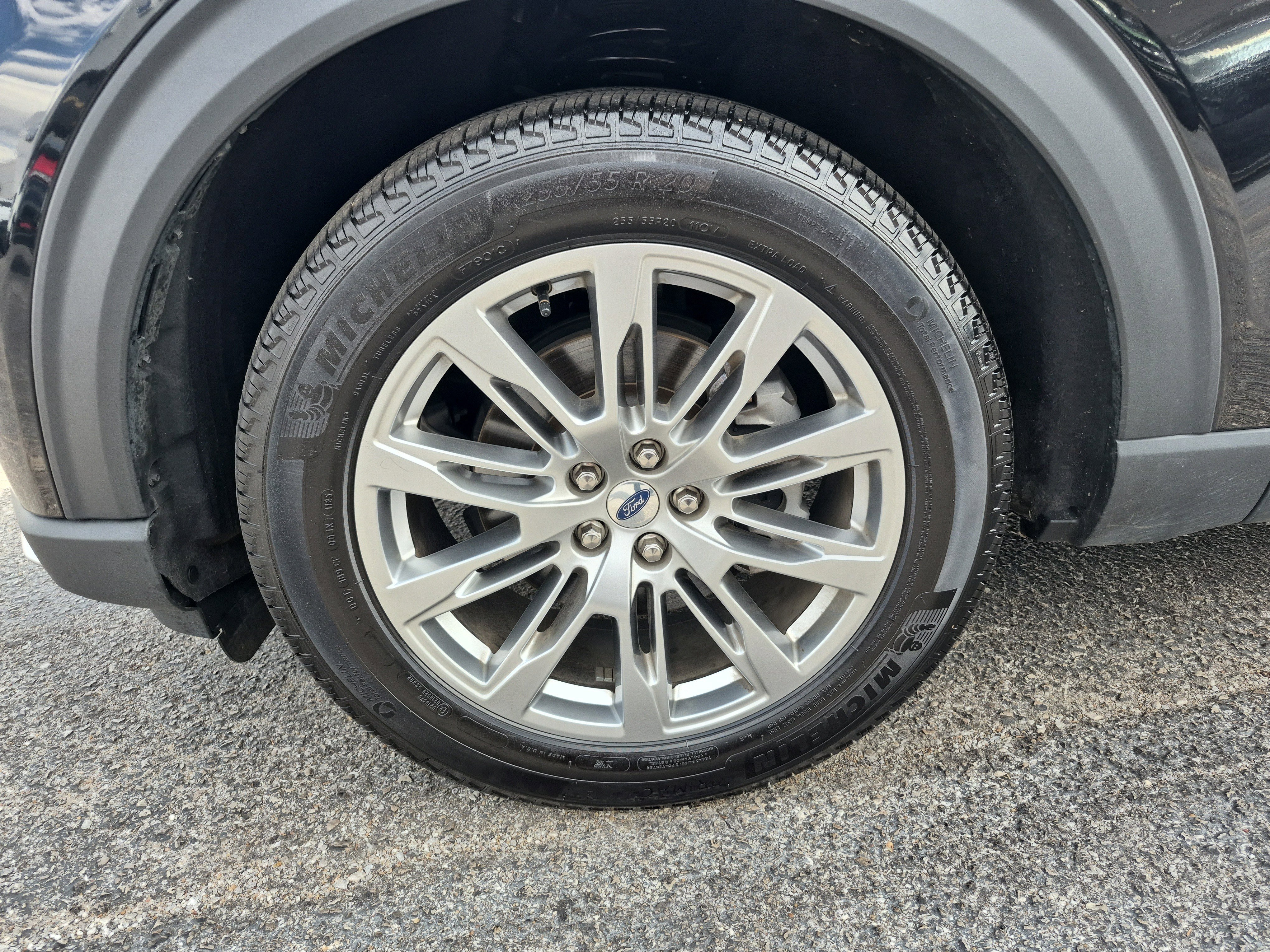 Certified 2025 Ford Explorer Platinum image 8