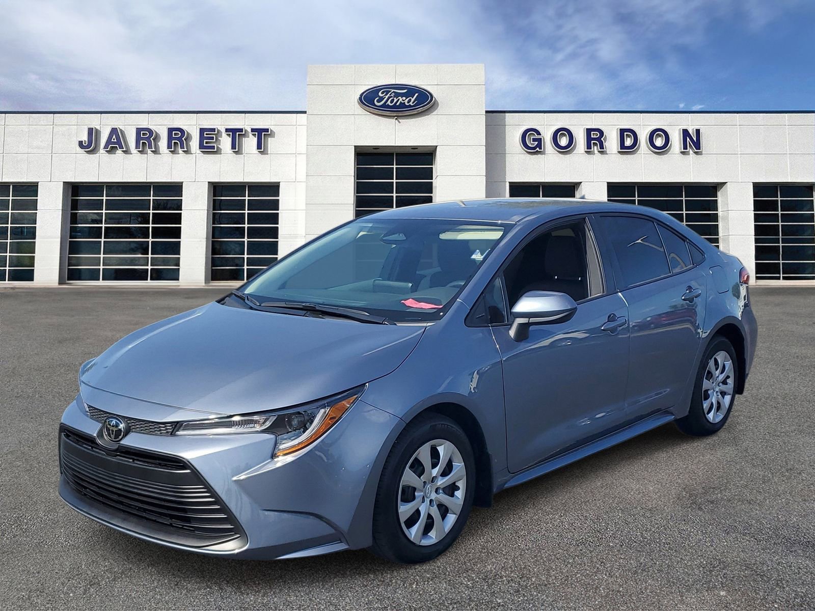 Used 2025 Toyota Corolla LE FWD image 2
