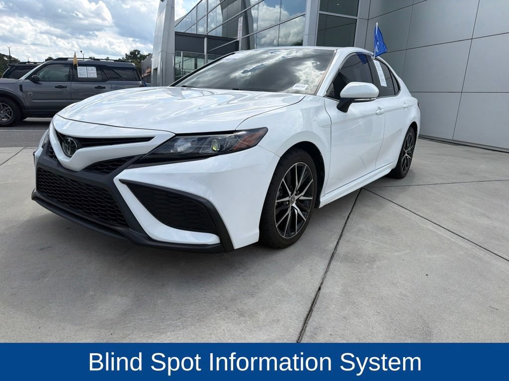 Used 2023 Toyota Camry SE w/ Convenience Package FWD image 5