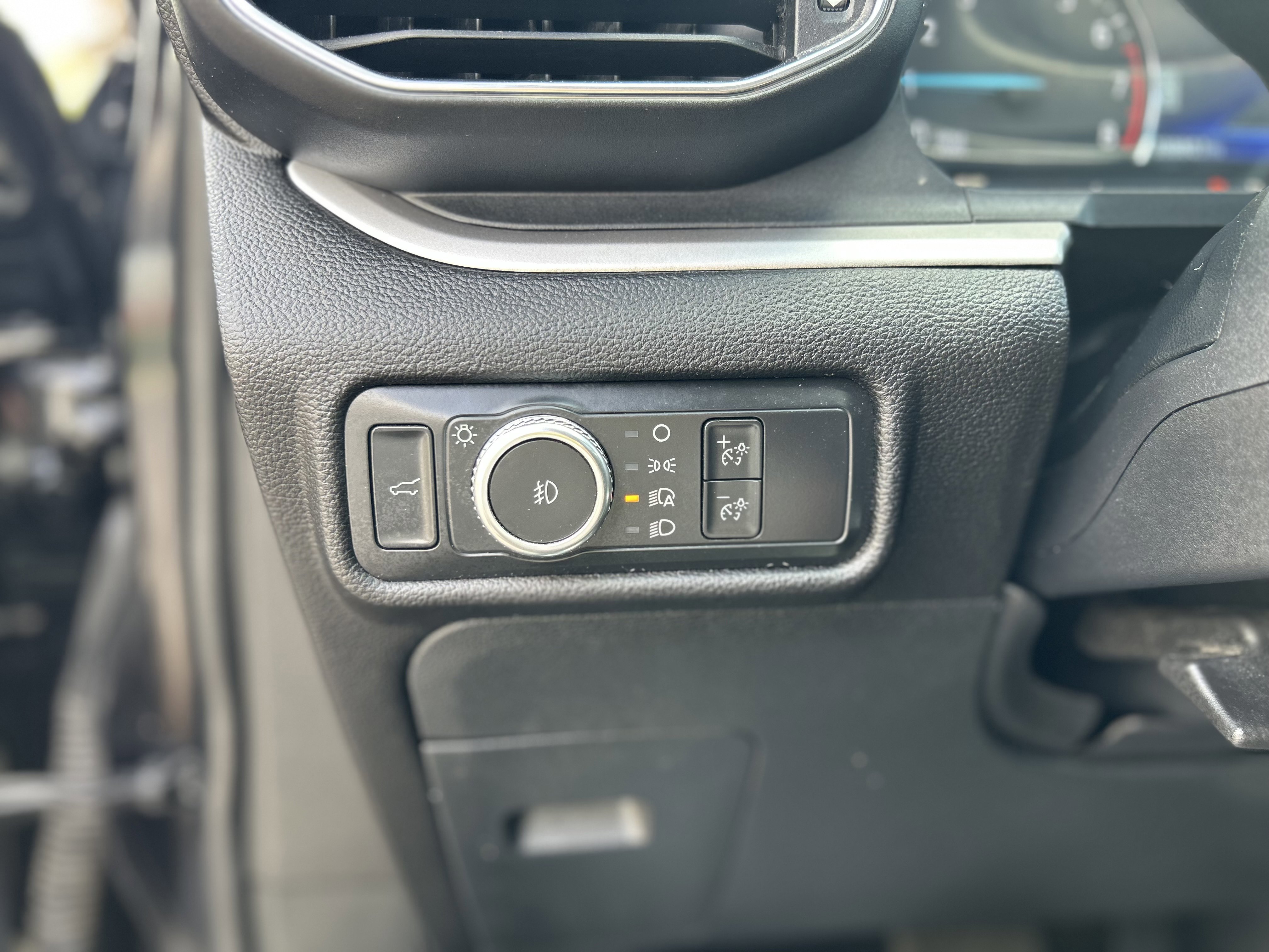 Certified 2022 Ford Explorer XLT w/ Equipment Group 202A image 14