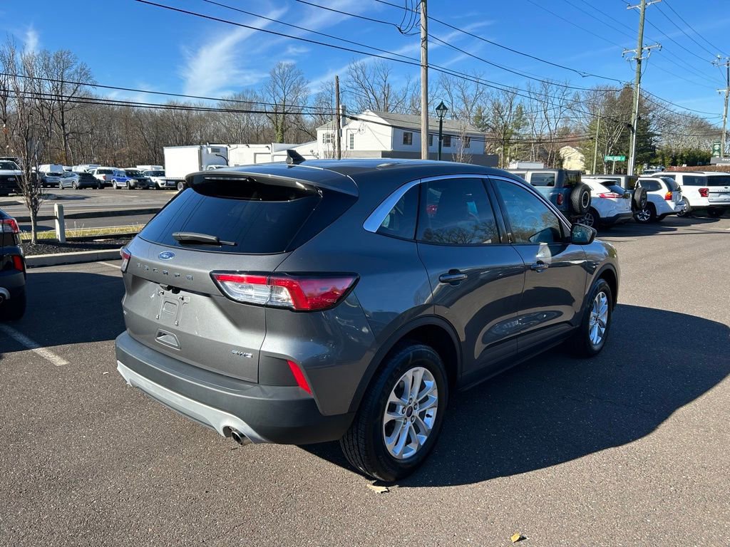 Certified 2022 Ford Escape SE image 2