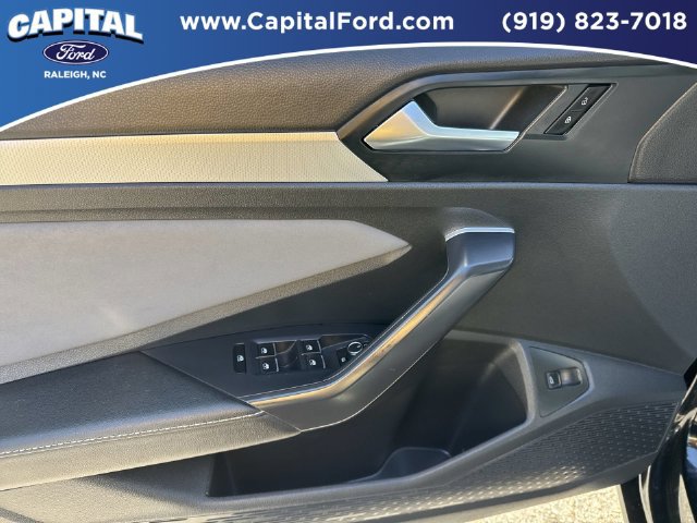 Used 2025 Volkswagen Jetta SE FWD image 20