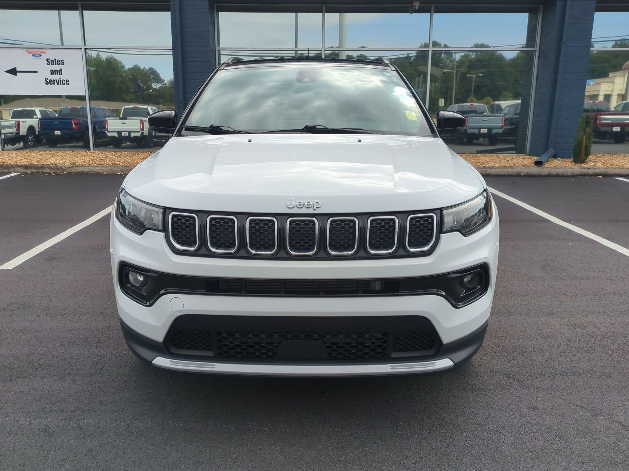 Used 2024 Jeep Compass Limited AWD/4WD image 2