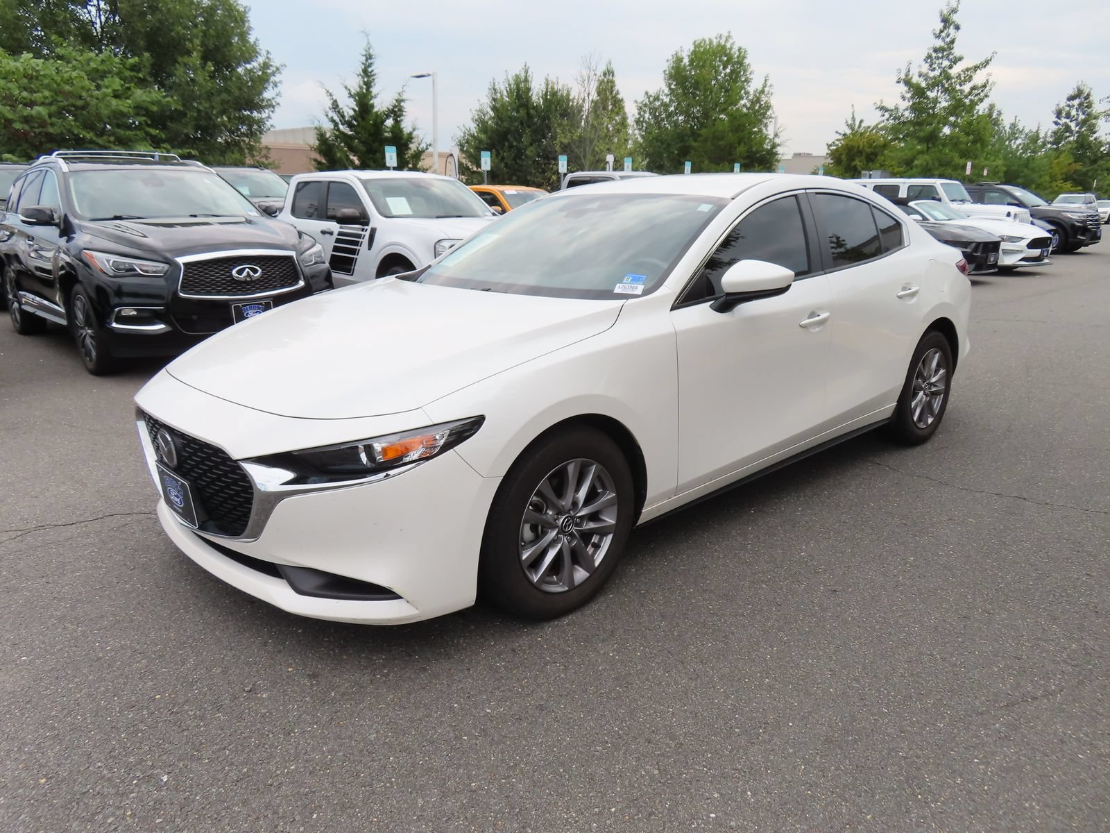 Used 2020 MAZDA MAZDA3 Sedan FWD image 3