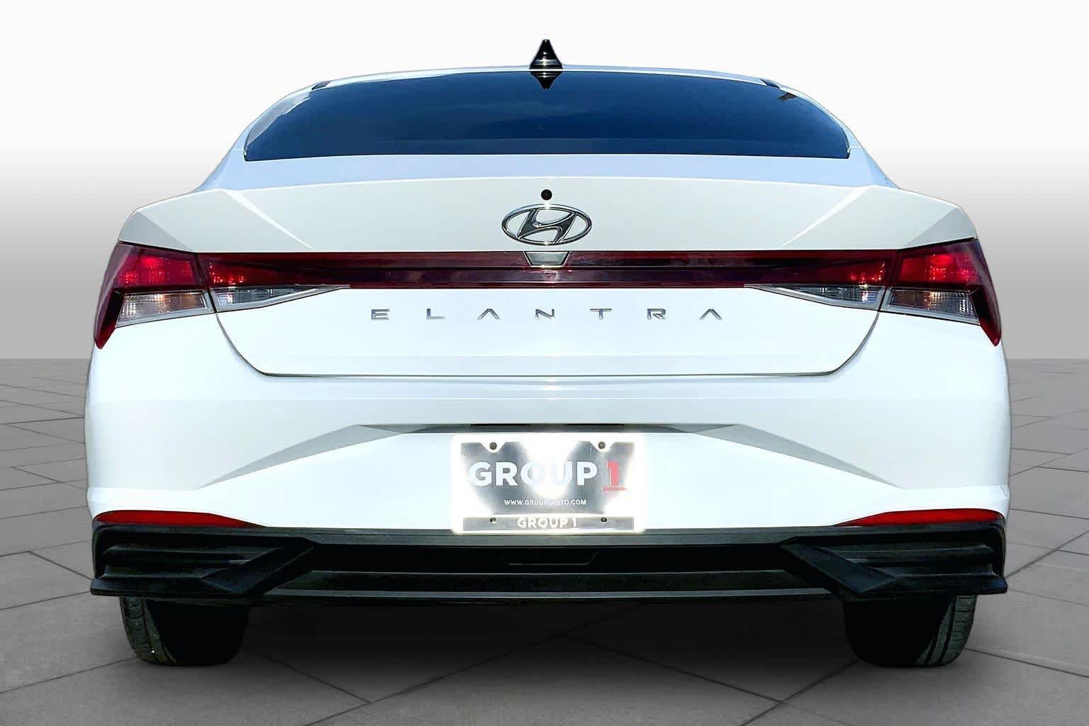 Used 2021 Hyundai Elantra SE FWD image 5