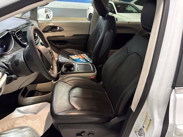 Used 2022 Chrysler Pacifica Touring-L FWD image 10