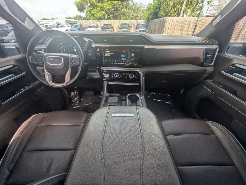Used 2025 GMC Sierra 2500 Denali w/ Denali Reserve Package AWD/4WD image 15