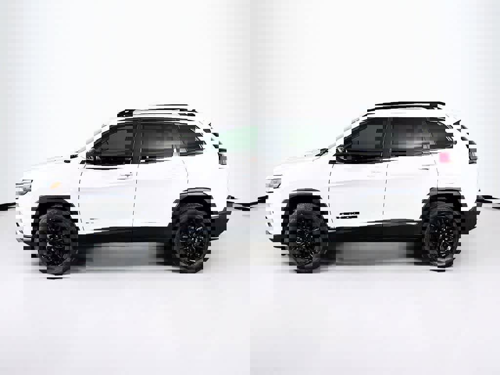 Used 2023 Jeep Cherokee Altitude Lux image 2