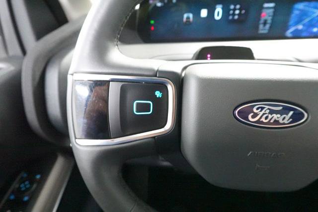 Certified 2025 Ford Expedition Active AWD/4WD image 15
