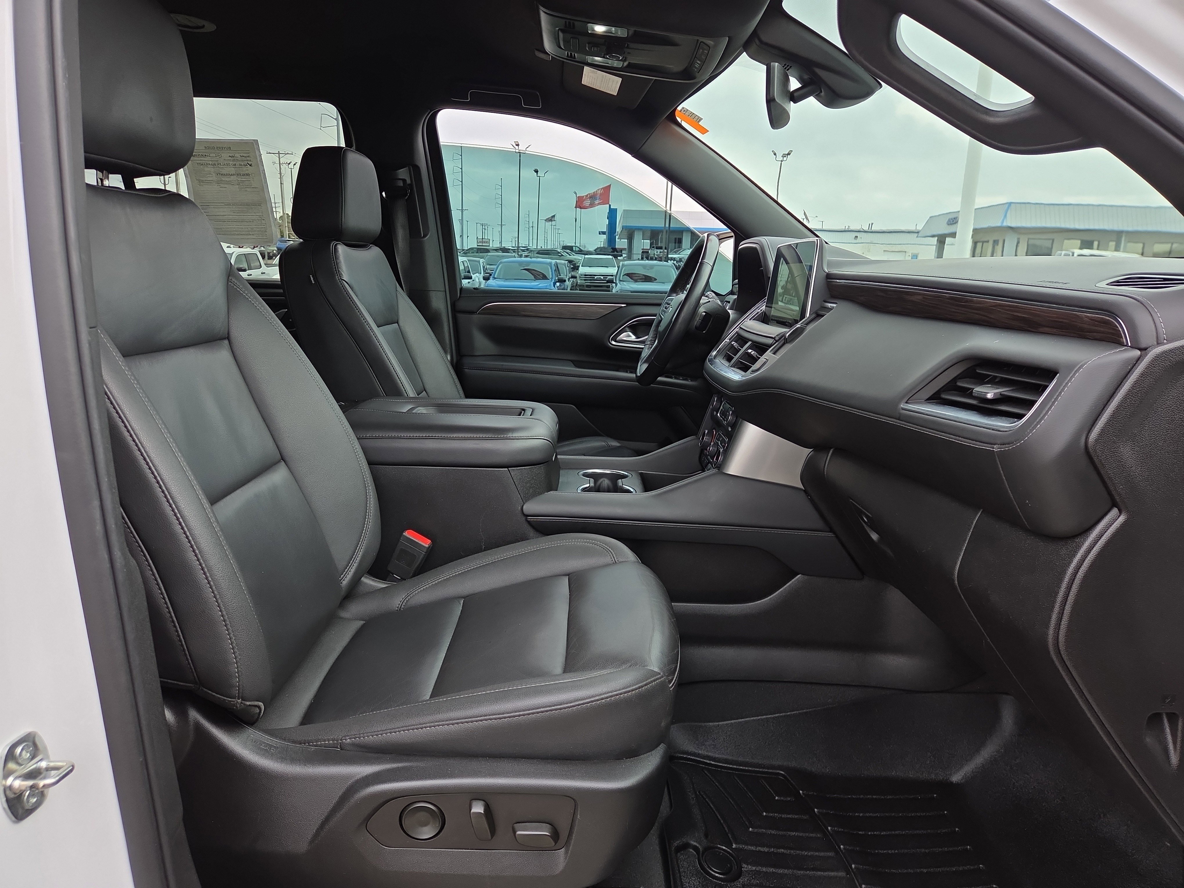 Used 2022 Chevrolet Tahoe Z71 w/ Luxury Package image 17