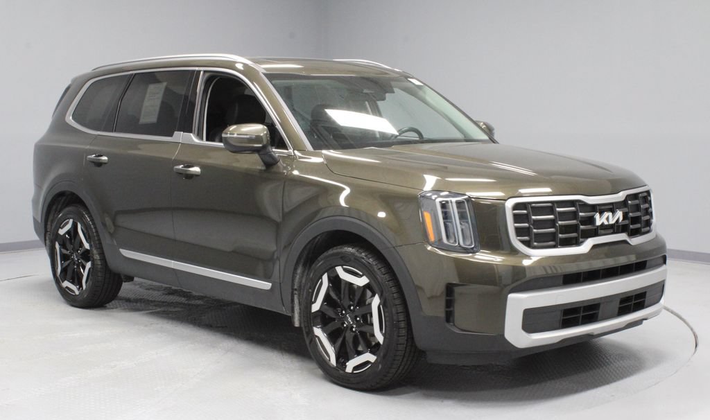Used 2024 Kia Telluride S w/ S Sunroof Package