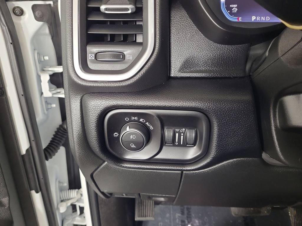 Used 2026 RAM 2500 Laramie AWD/4WD image 15