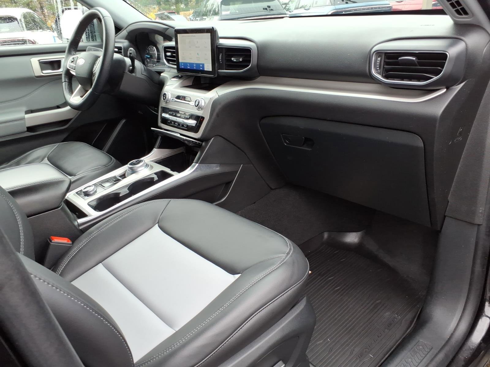 Certified 2023 Ford Explorer XLT w/ Equipment Group 202A image 9