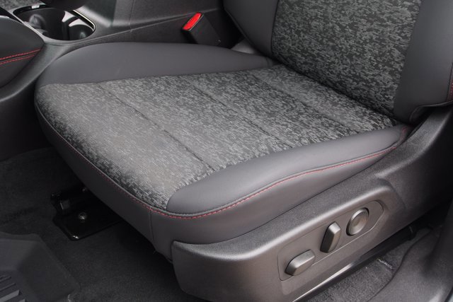 Used 2024 Chevrolet Colorado Z71 w/ Z71 Convenience Package 2 image 17