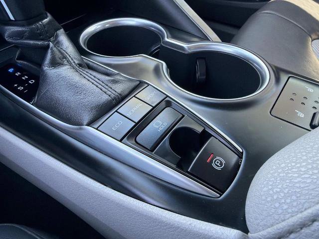 Used 2018 Toyota Camry XLE FWD image 25