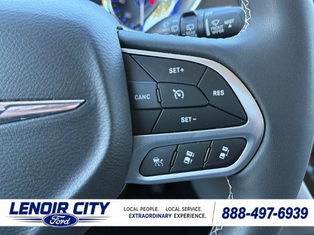 Used 2024 Chrysler Pacifica Touring-L FWD image 31