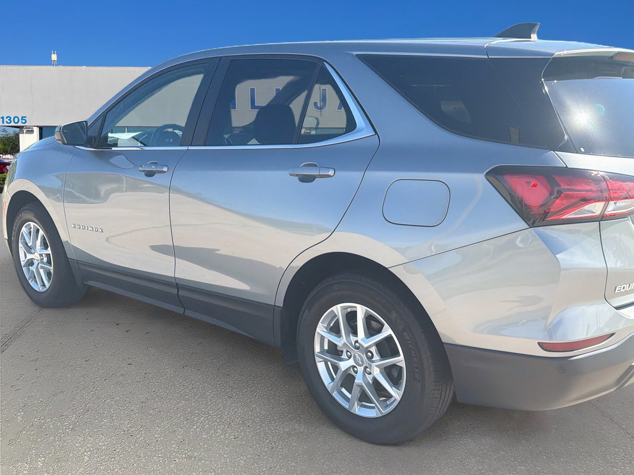 Used 2024 Chevrolet Equinox LT FWD image 4