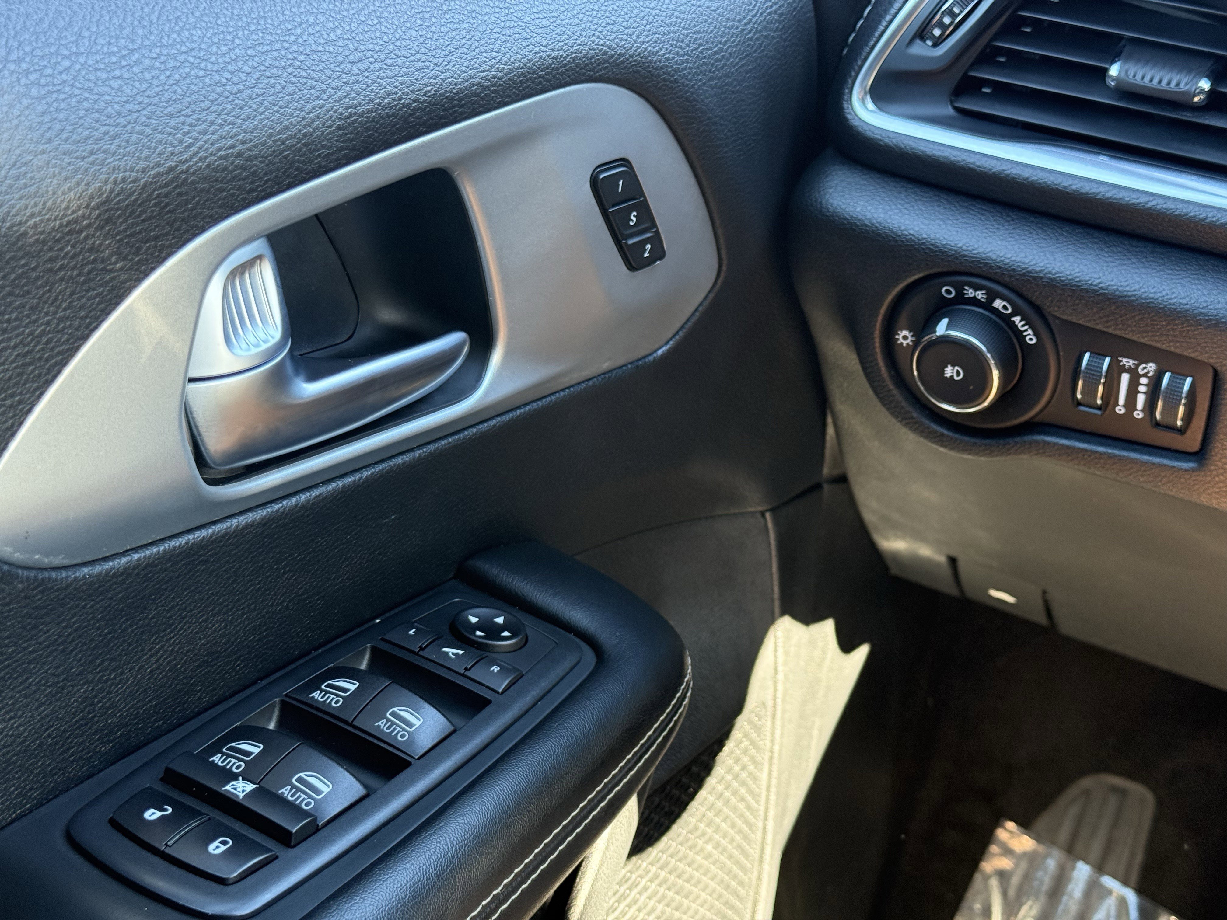 Used 2020 Chrysler Pacifica Limited w/ Advanced Safetytec Group image 24