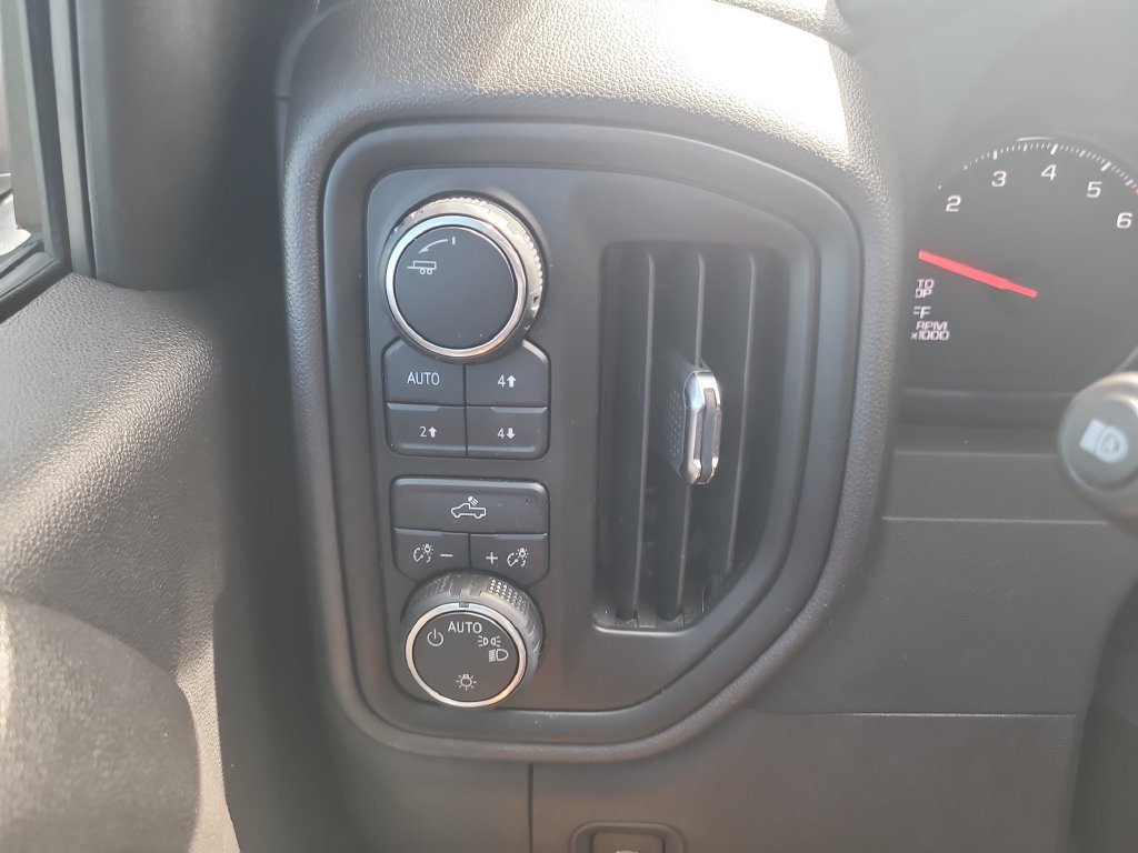 Used 2024 Chevrolet Silverado 1500 Custom Trail Boss w/ Turbomax Blackout Package AWD/4WD image 24