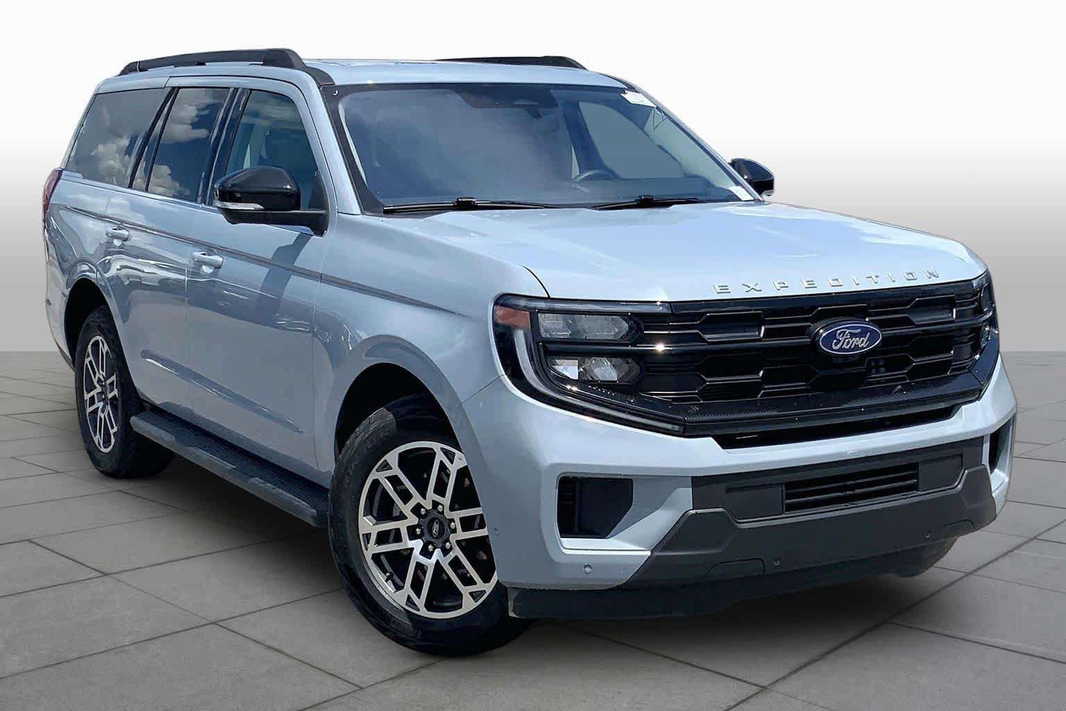 Certified 2025 Ford Expedition Active AWD/4WD image 3